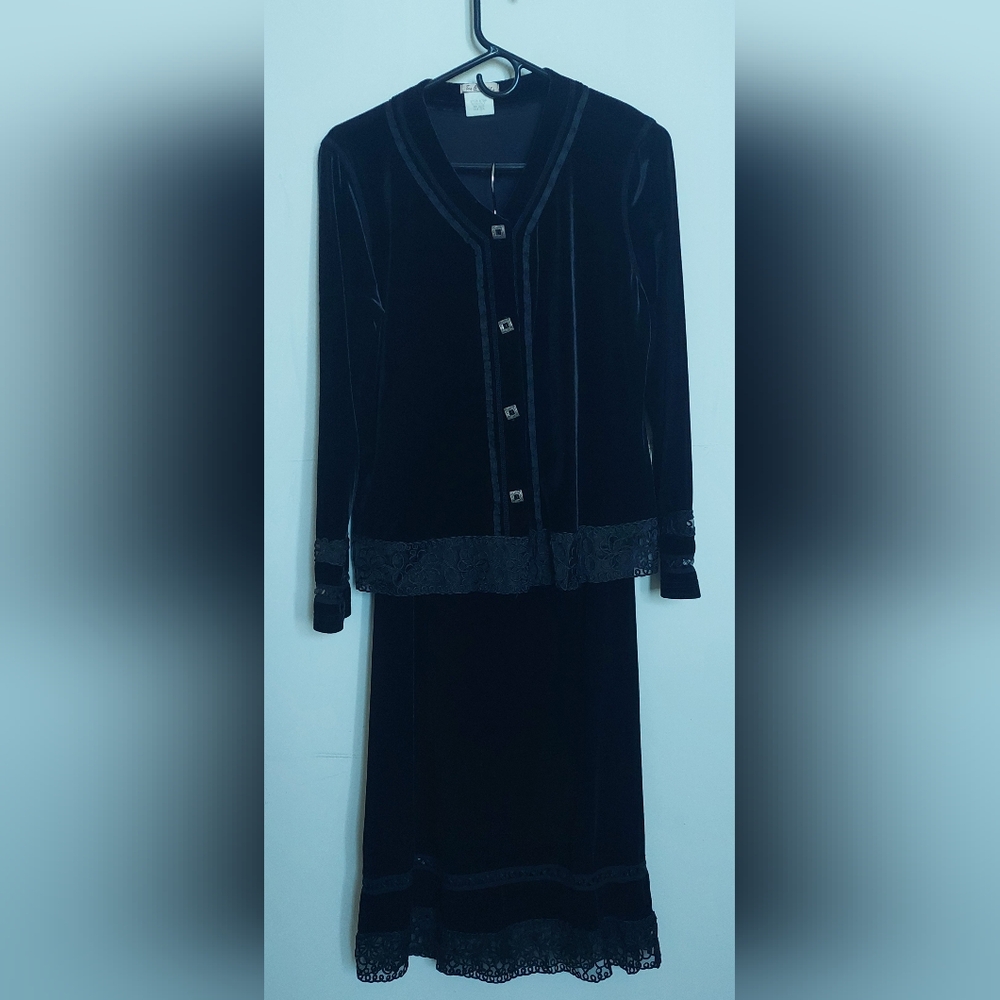 Tea & Scones Black Velvet 2-Piece Long Sleeves Top & Long Skirt w/ Lace Trim Xsm